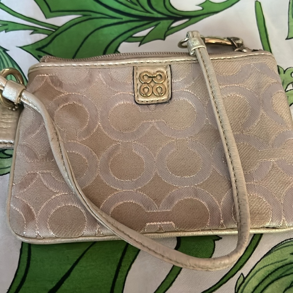 Authentic Coach Wristlet!! - image 7
